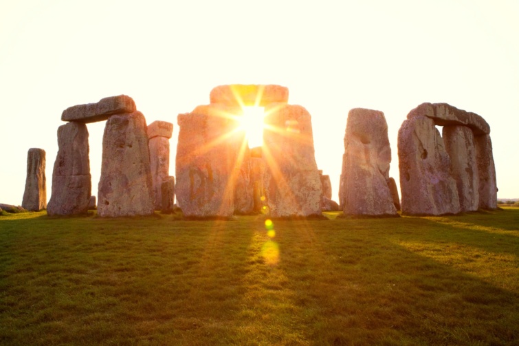 Az angliai Stonehenge naplementekor. 