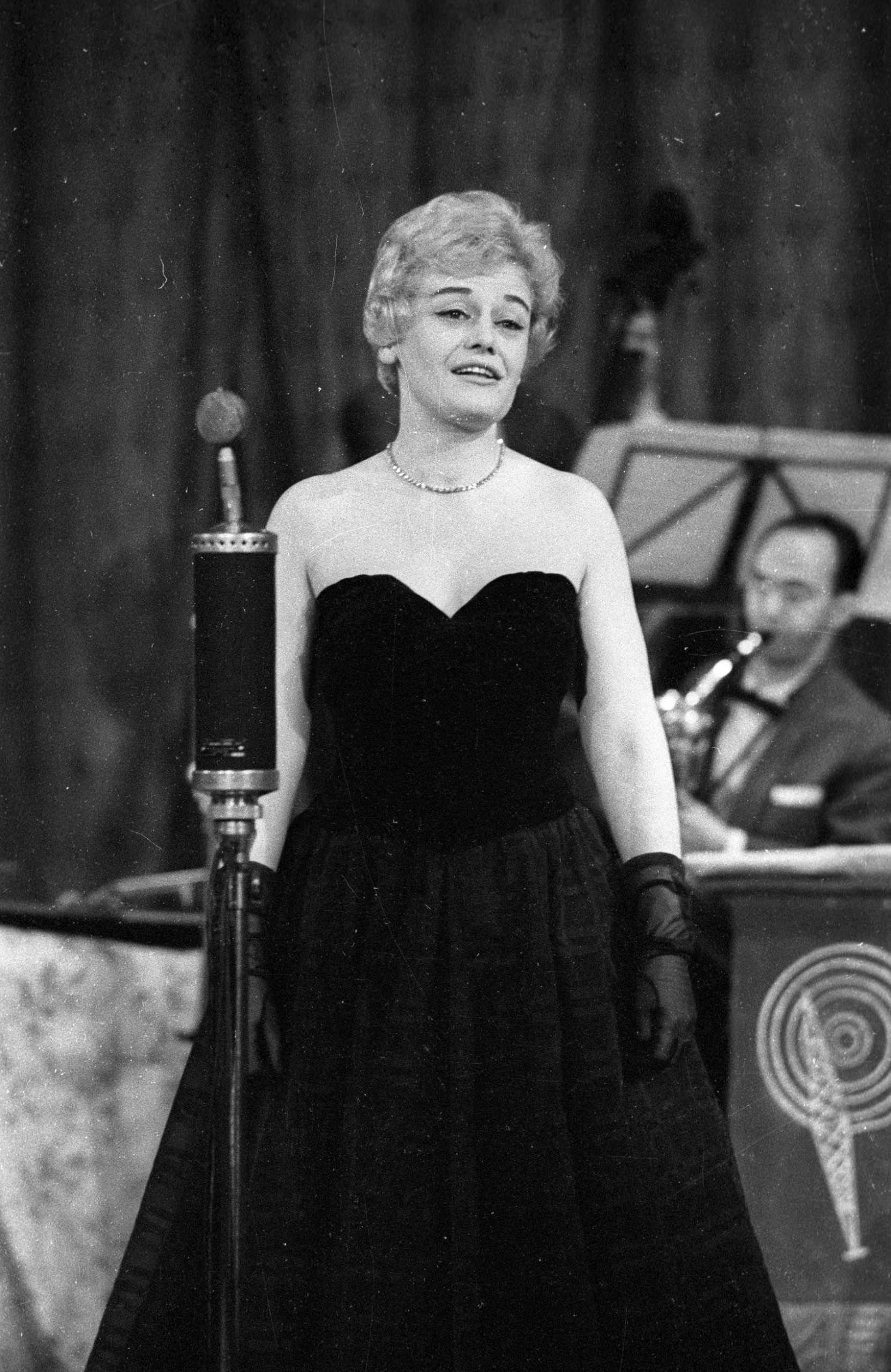 Kovács Erzsi táncdalénekesnő